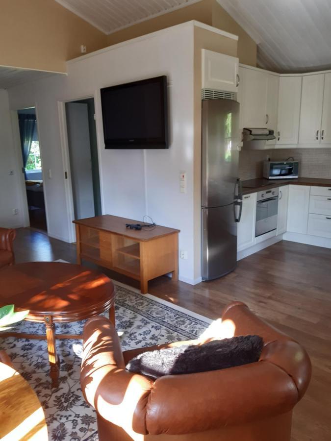 The Cottage Badelunda Vasteras Exterior photo